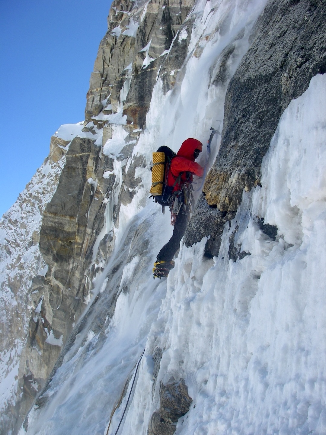 Kazyuya Hiraide leads steep ice on the first crux section of the southeast face of Kamet, at ca 6,700 meters. Each afternoon, spindrift would pourdownthefaceasthesunwarmedtheupperwall. 