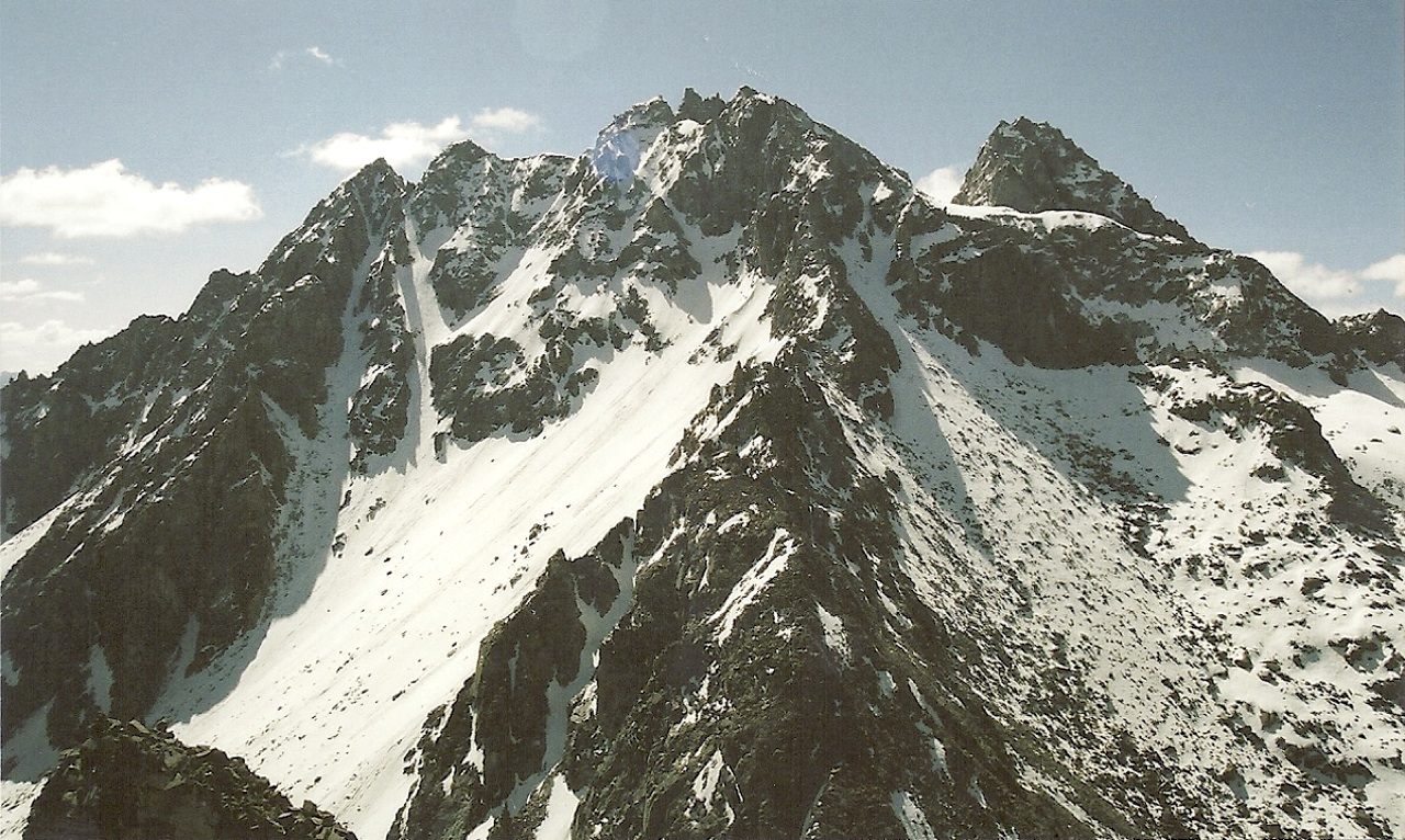 View southeast from Peak 5,100m. These peaks are likely unclimbed.