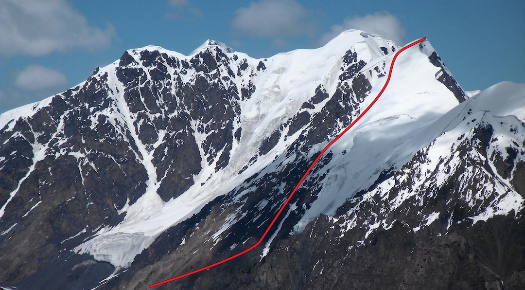 Seen from the south-southeast, Umeed Sar rises above the First Ghidims Glacier. Karim Hayat’s solo ascent marked. The tip of Koksil I (6,176m) is just visible, rising above the left skyline.