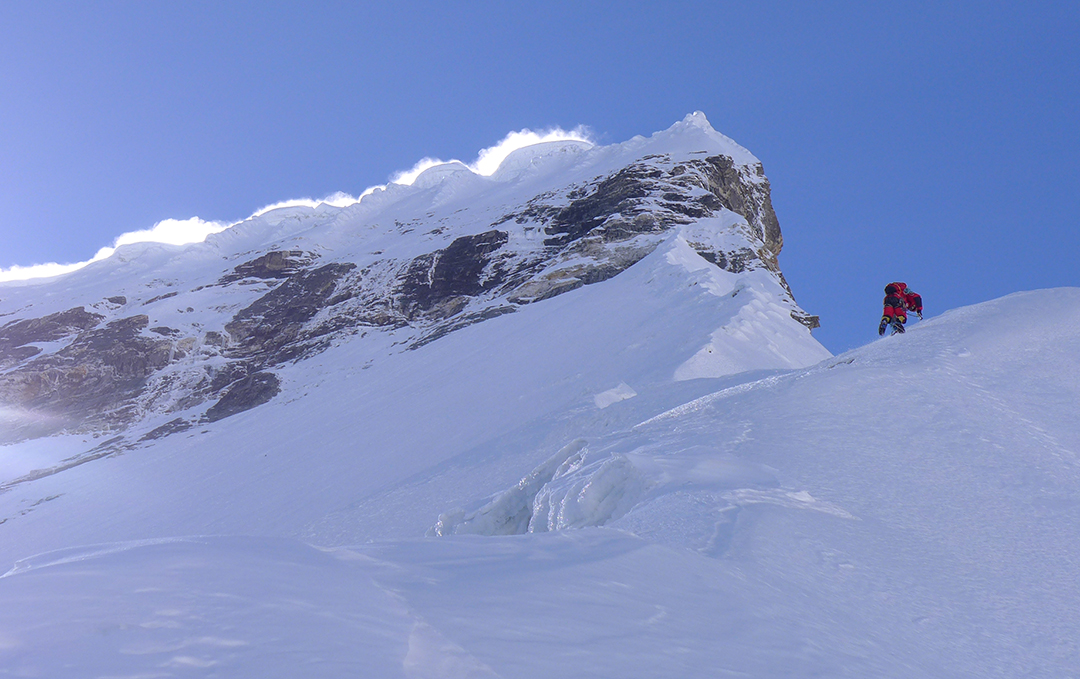 The rock barrier forming the crux of the route at 6,400m.  