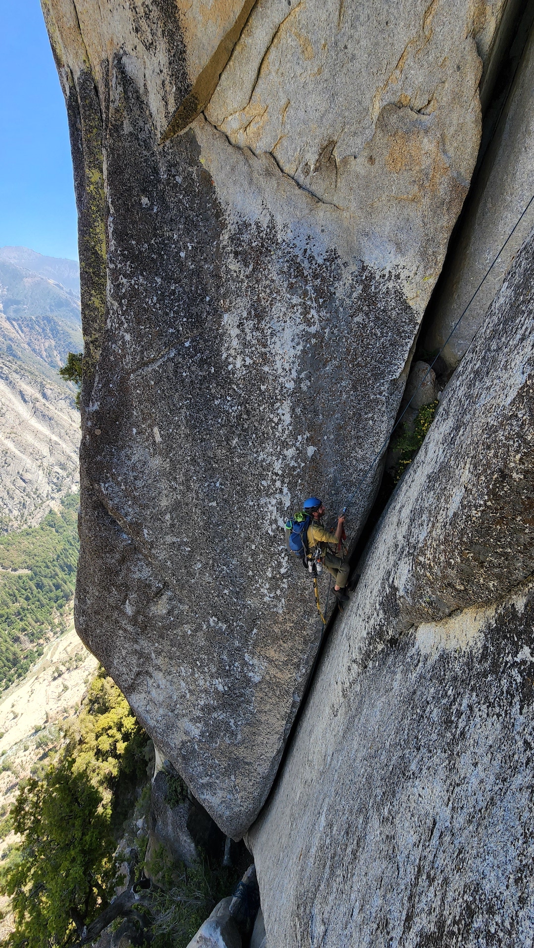 Ryan Evans cleaning pitch 12 of One for the Ladies on Tehipite Dome. 