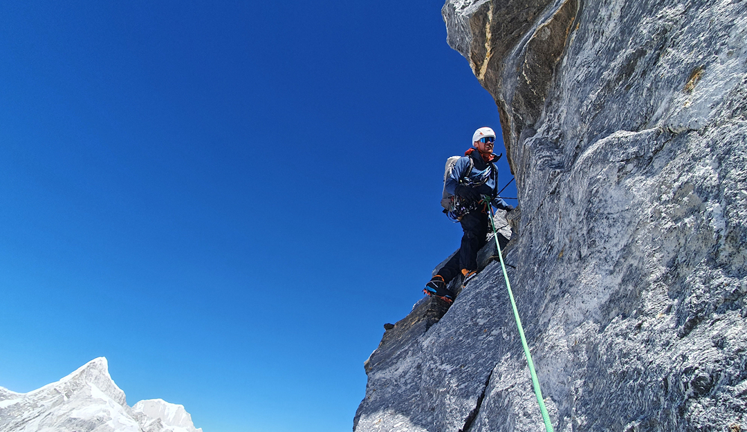 The central rock section of the north spur of Linkhu Chuli II.