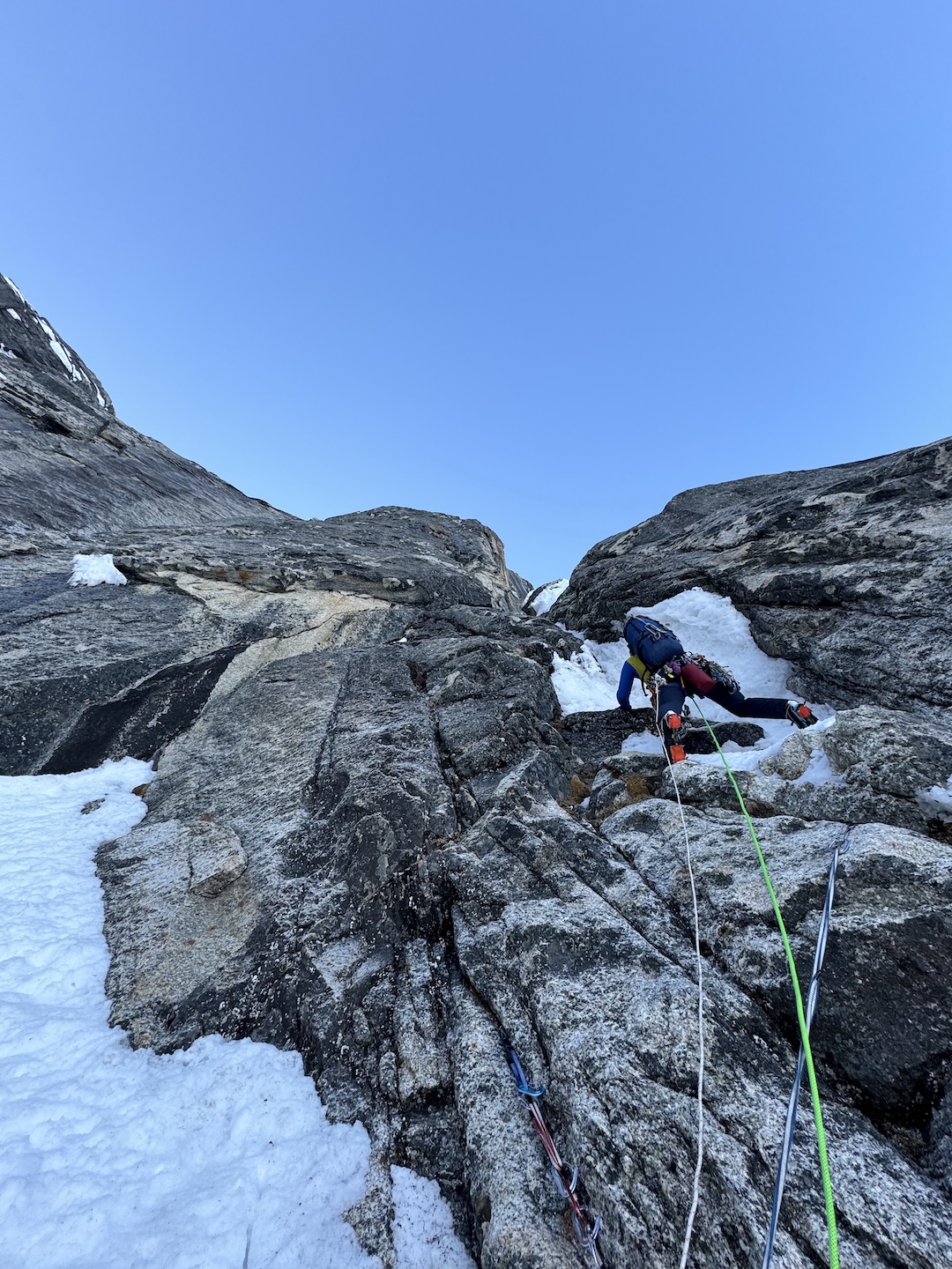 Michael Telstad leading mixed ground on Sports (4,660’, Alaska Grade V, 5.10 A1 AI4 M6 90° snow). 