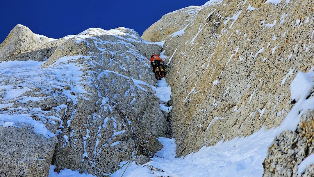 Paweł Hałdaś in mixed terrain, four pitches from the ridgeline, on the south face of Mooses Tooth.