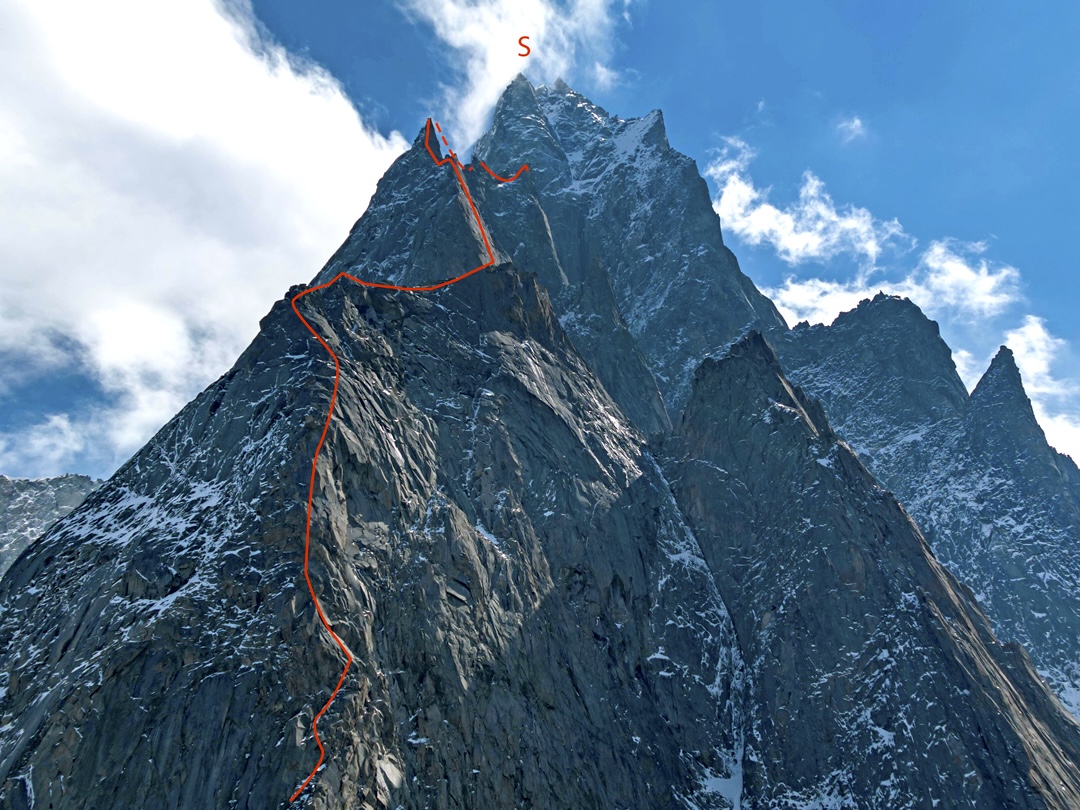 The 1,900m west face of (S) Sachban Sar (a.k.a. Bokh Parit, 5,398m) and the line of the 2024 attempt, reaching 5,000 meters. 
