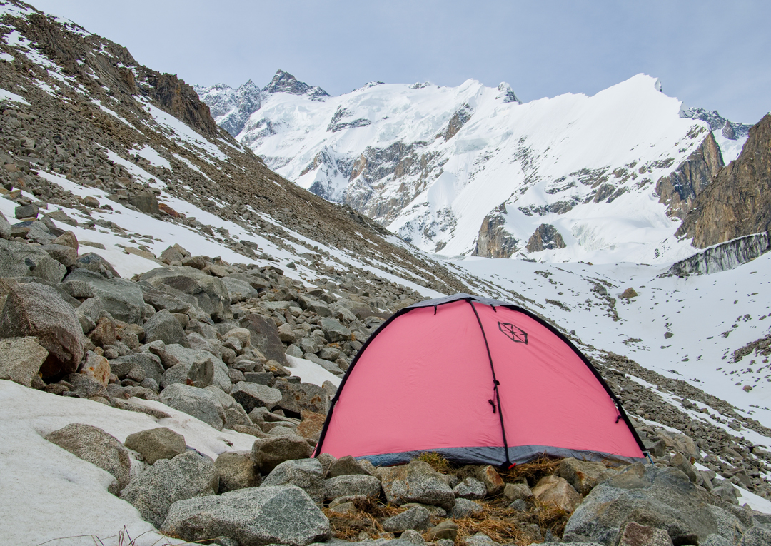 The south spur of Batura V, seen above a camp at 4,600m during the 2024 team’s acclimatization phase. The route traversed the snow and ice slopes, largely below the crest. 