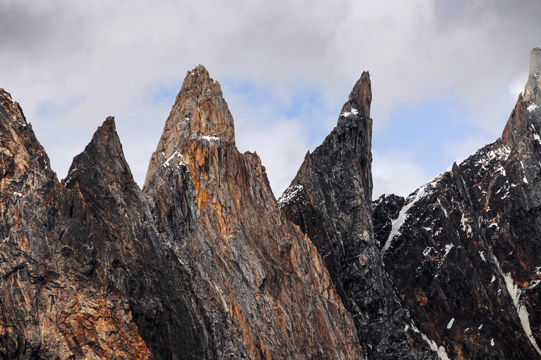 Seen from approximately south, from left to right are the Sosbun Spires IV, III, and the spectacular II. Spire III (Mun Brakk II) was climbed in 2024; the others remain unattempted. 