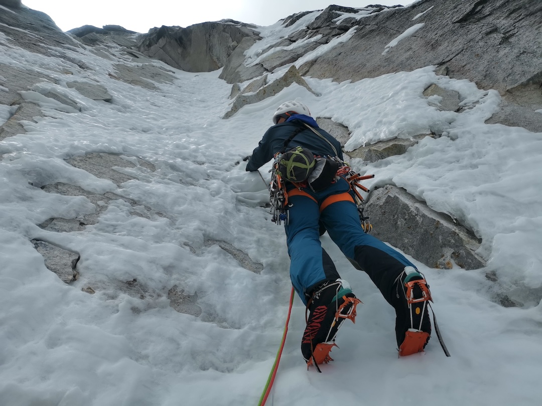 Ice climbing during the 2024 ascent of Orgasmo Multiple on the south face of Ocshapalca.