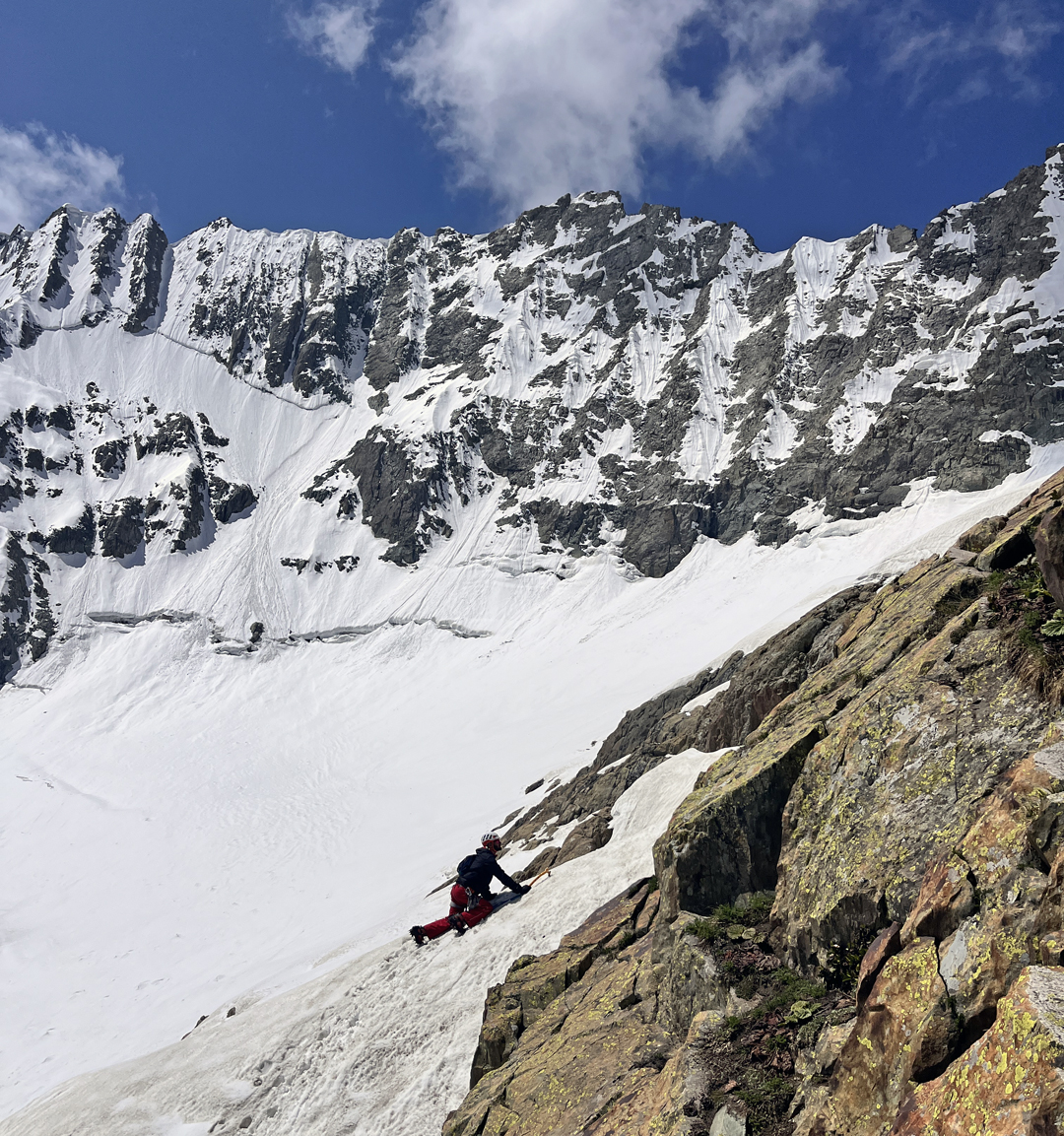 Inayat Ullah Bhat during the ascent of Umbrella Peak, with the Kazim Pahalin Bal ridge behind. 