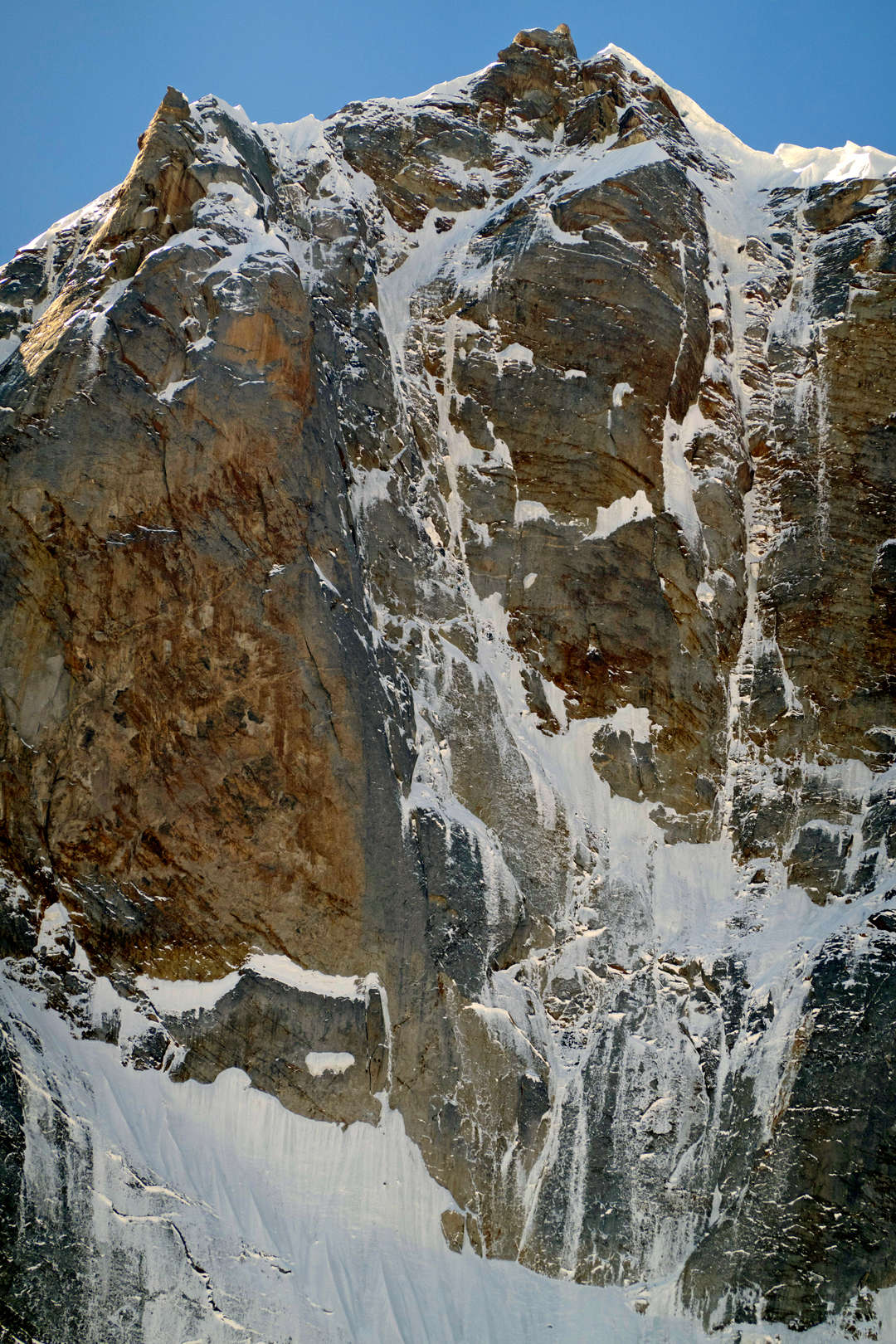 The headwall on the unclimbed north face of Chiling II (6,253m). The 2024 team did not reach the headwall but found poor rock, sugar snow, and anemic ice below. Describing the headwall runnels, Chris Wright’s expedition report said, “Maybe they were ice and maybe they were climbable, but we had no evidence to support this theory and plenty to discredit it.” 