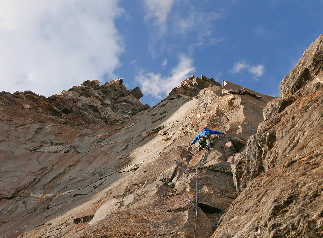 Alan Goldbetter on the headwall of the south ridge of Starikatchan (5,904m). The high point visible up to the left is the summit. 
