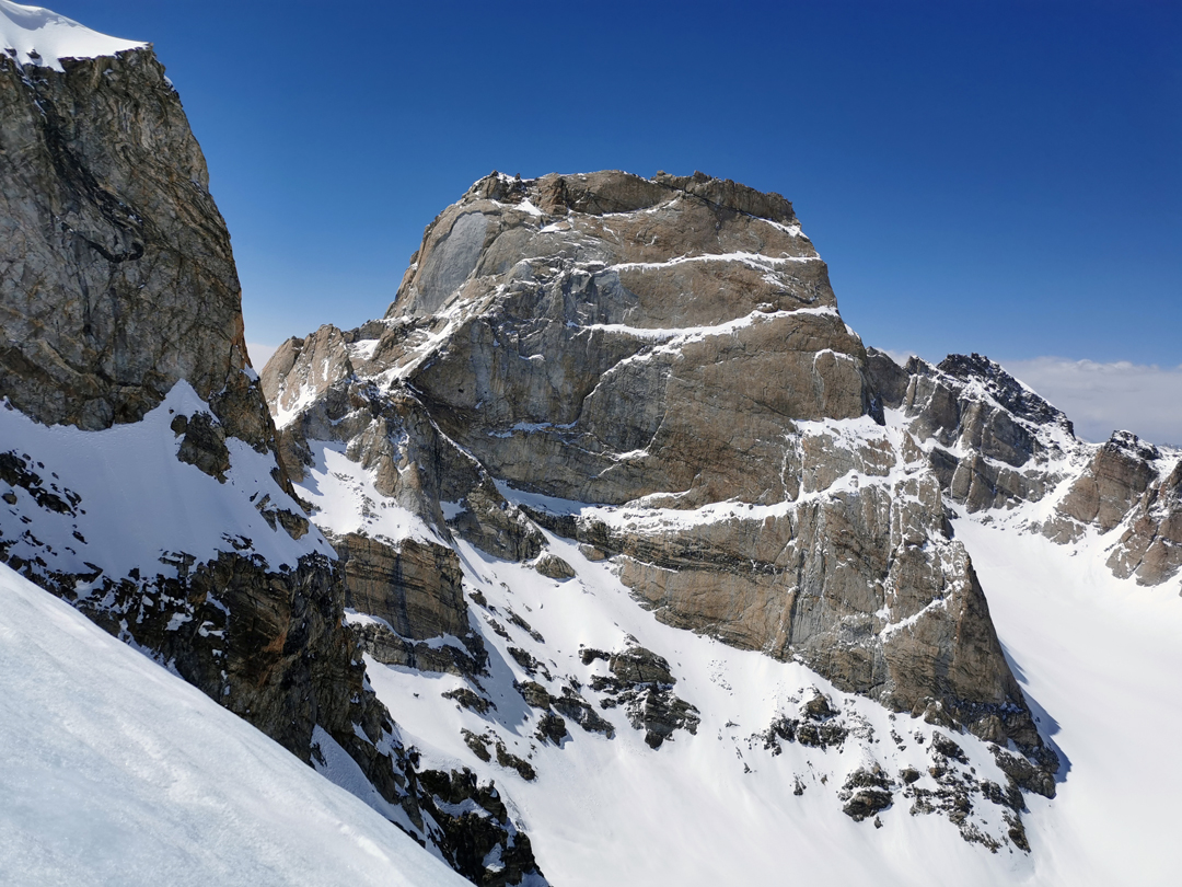 Seen during the ascent of Vajrayogini: part of unnamed Peak 6,005m on the left and the snow-terraced south face of Chakdor Ri (6,193m, H8 on the Sakamoto sketch map) behind. The latter peak was climbed by the southeast ridge in 2017 by Matjaz Dusic, Matic Jost, and Tomaz Zerovnik.  
