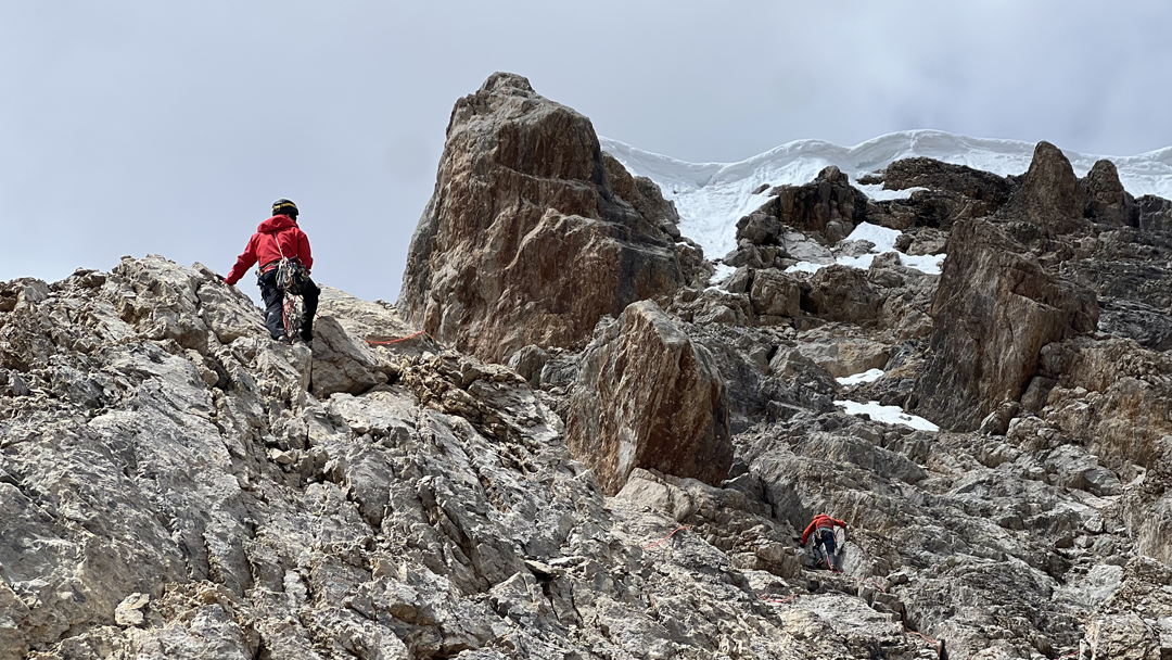 The final section of the southeast ridge on Peak 4,539m.
