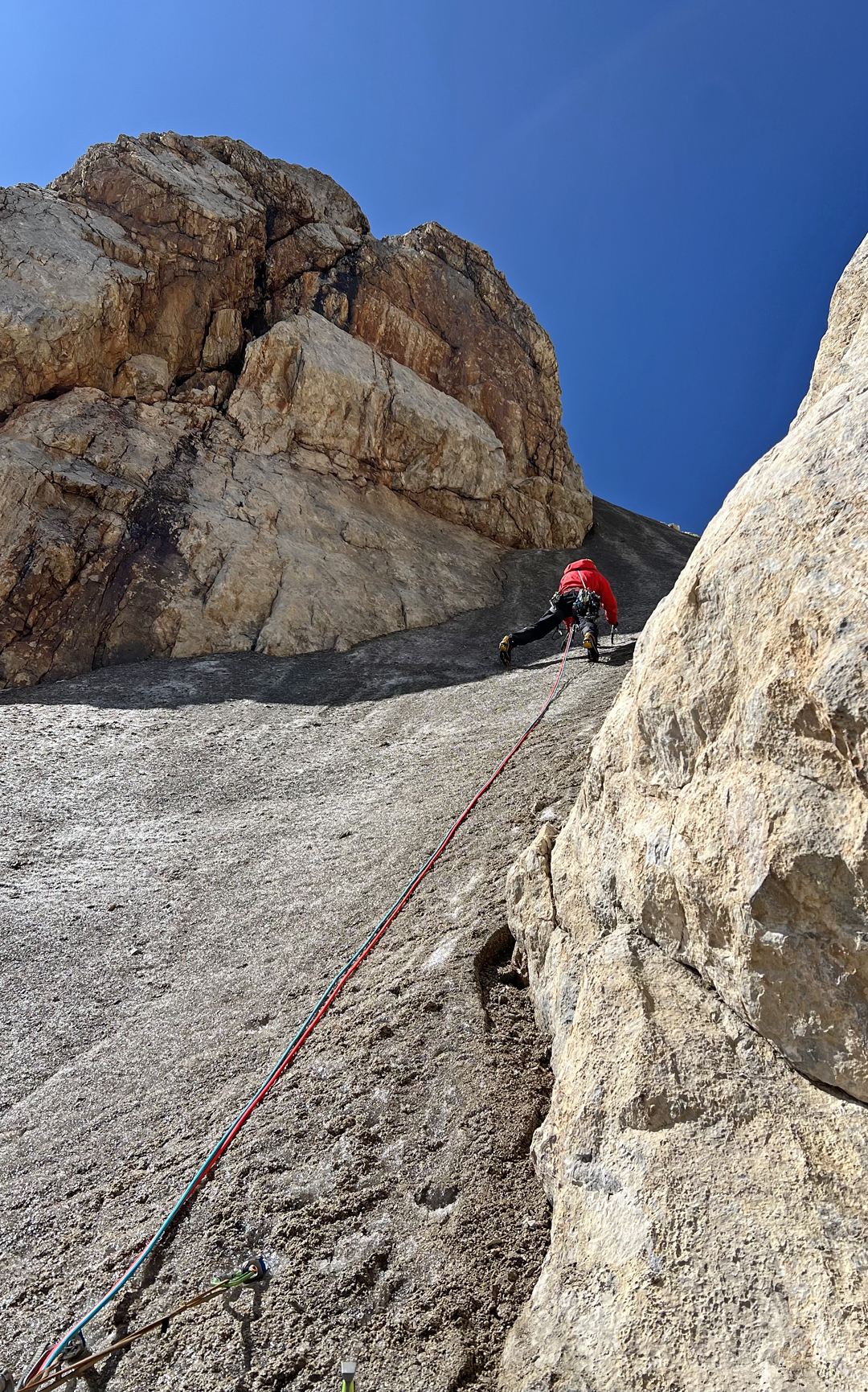 The three-meter wide ice couloir below the southeast ridge of Peak 4,539m.