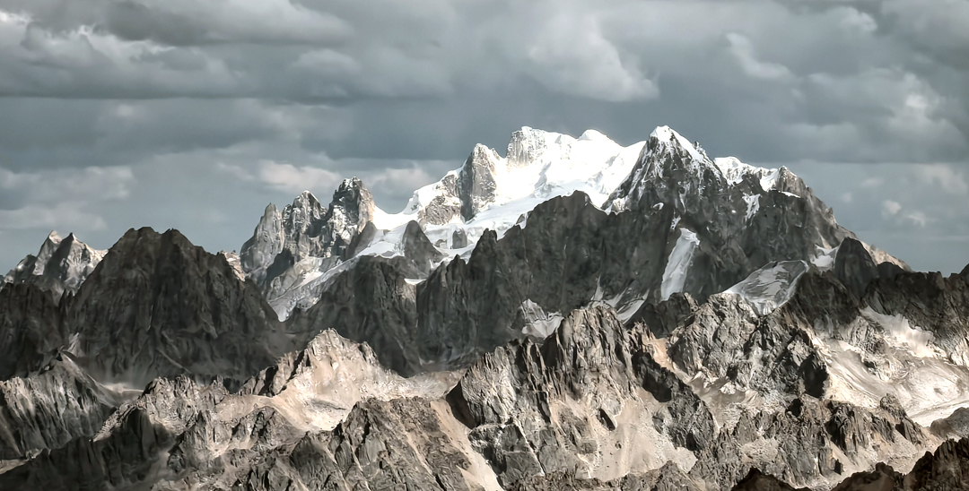The north side of Chola Shan from the Zhuqing Range.