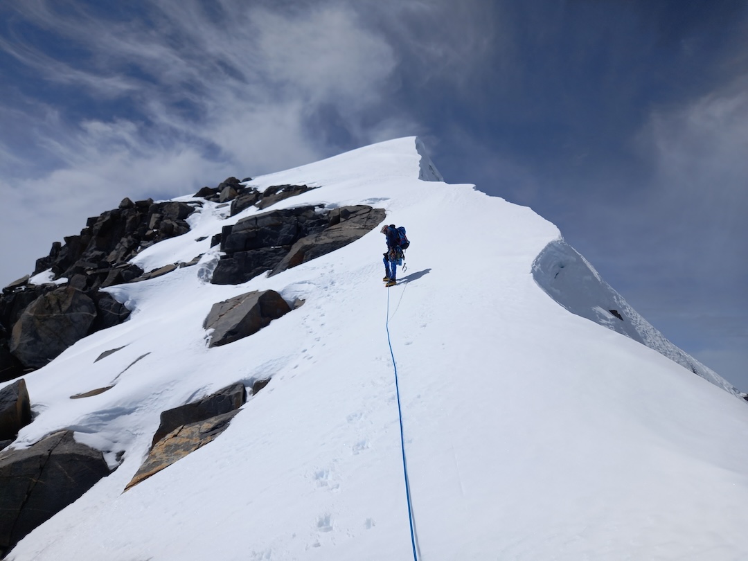 Jonathan Suarez climbing the final snow slope to the summit of Pico Simón Bolívar.
