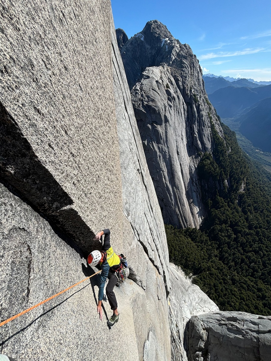 Angelo Contessi on pitch 13, the “Changing Corners” of Nunca Say Nunca, a new route on the northwest face of Cerro Trinidad Central. 
