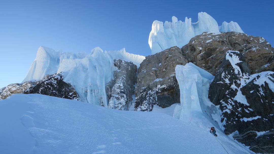 Raimundo De Andraca approaching a western subsummit (3,150m) of Monte San Lorenzo during the
ascent of a new route from the northwest.