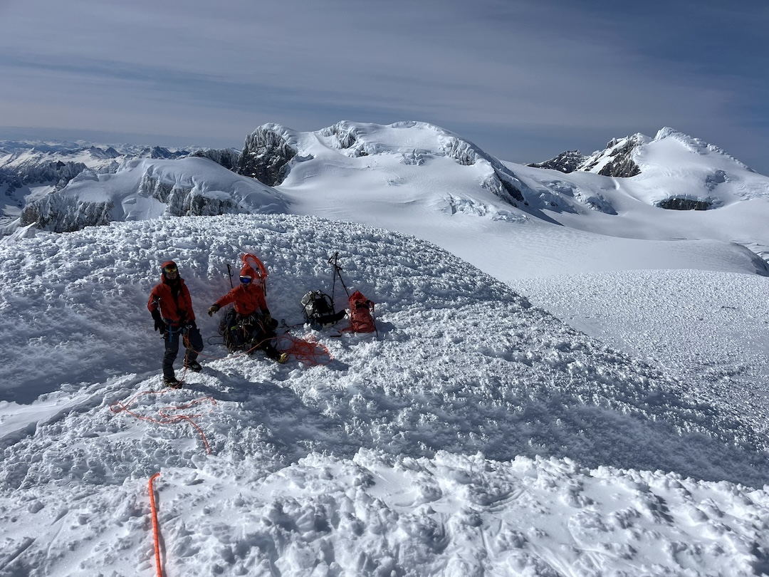 Emil Stefani and Martín Hurtado below the summit of Cerro Ambrosio
Este. Cerro O’Higgins can be seen in the right background.