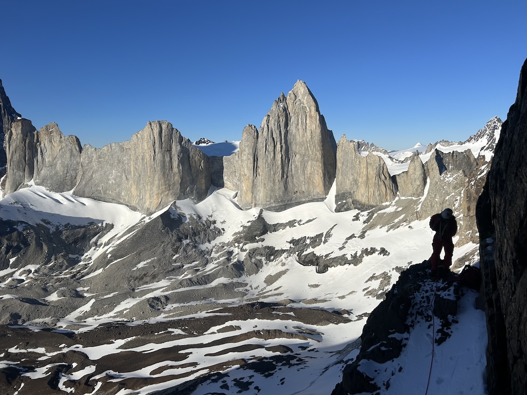 Hernán Rodríguez silhouetted against Cerro Cota 2000, Cerro Catedral, Aguja Quirquincho, and Los Gemelos. 
