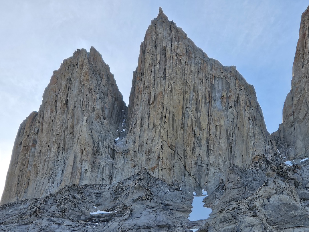 The line of Erresistentziara Kondenatuak (10 pitches, 7a) on the west face of double-topped Torre Norte del Paine. Earlier routes are not shown. The climbers descended upon reaching the ridge without going to the summit, which they had reached a few days earlier by the Monzino Route. 