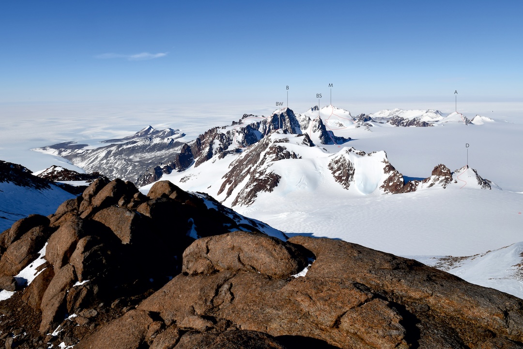 A view to the east from Ritschergipfel to various peaks of the Gruber Mountains climbed in 2024: Breitwand, Bastei, Bergführerspitz, Mentzelberg, Azimutgipfel, and Däumling.