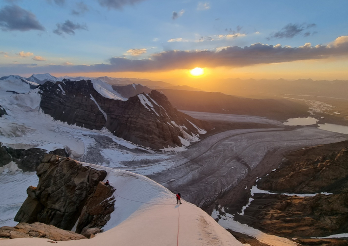 Moving up the summit ridge on Gronky Peak.