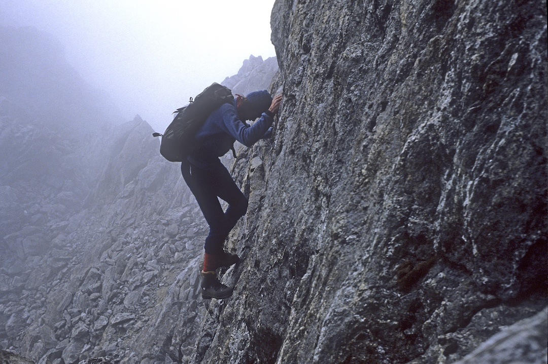 On the excellent granite of the Toro-León traverse. The traverse was completed solo; the photo was shot with a timer. 
