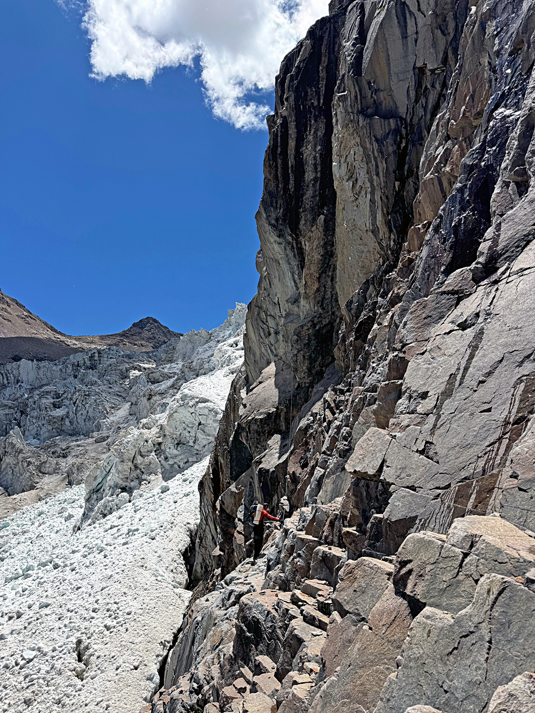 The rock buttress rappelled on the descent from Chuchepo to outflank the nearly impassable icefall on the Aigagon (a.k.a. Yiga) Glacier. 
