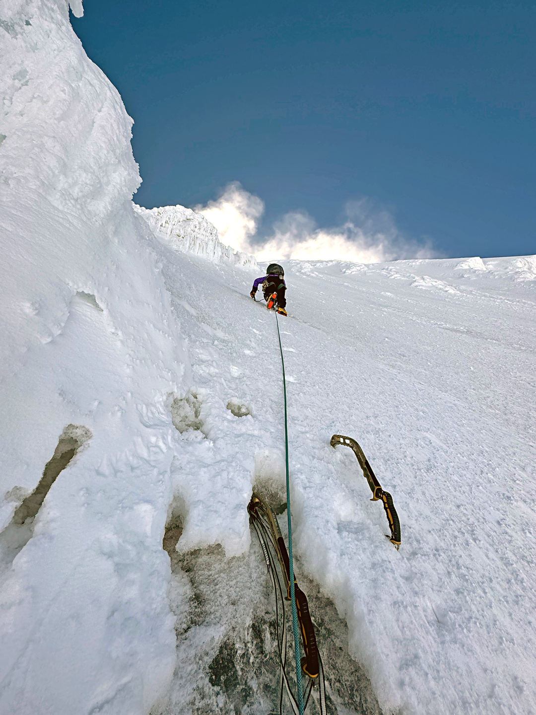 Wang Yongpeng on the upper northwest face of Jiongmudazhi. 