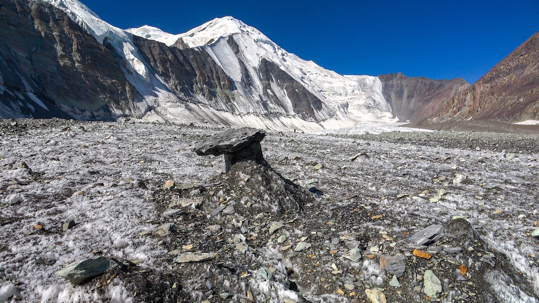 Looking west toward the head of the Bel Uluu Glacier. The high summit in center is Peak 5,402m. The 2025 team climbed the ice slope to the low point of the ridge right of Peak 5,402m. Cédric and Sophie (Point 5,090m) is just to the right of the top of the ice. 