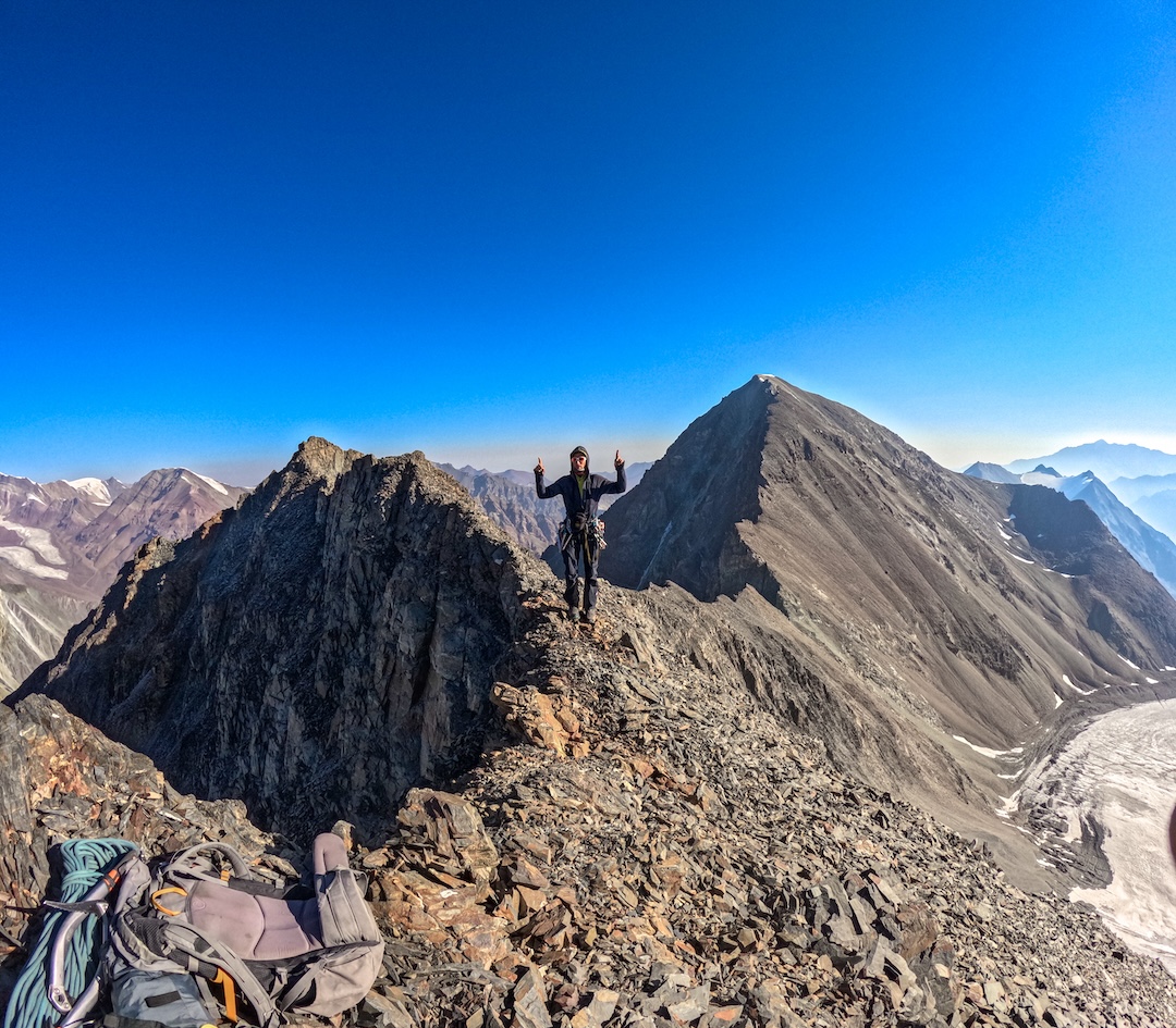 Gabriel Fava on the ridge near Cédric and Sophie (Point 5,090m). The view is northeast toward Peak 5,284m. 
