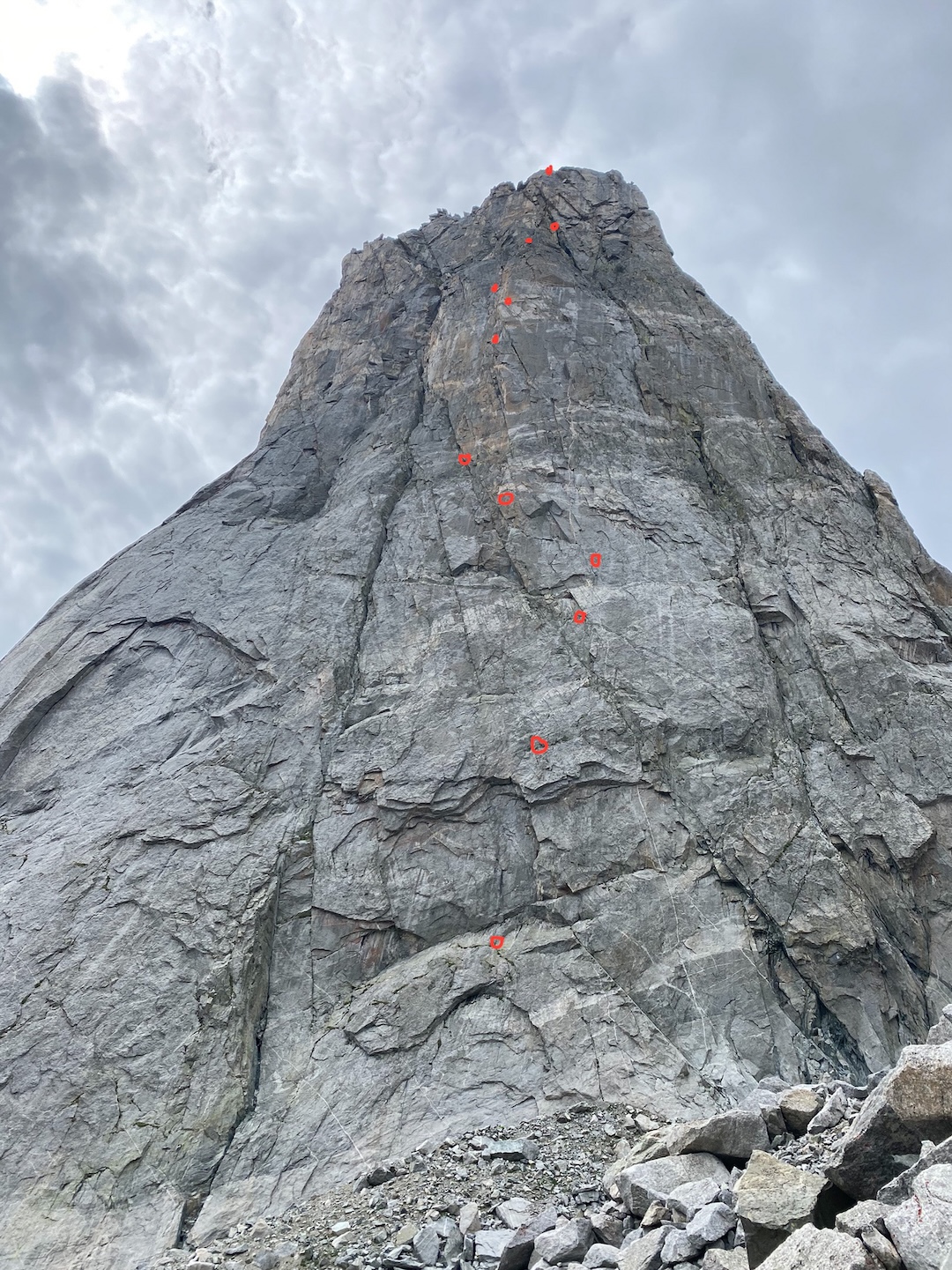 Approximate line of Children of the Sun on the Monolith. The original route up the face (Gran-Hudson-Tompkins, 1963) followed the prominent chimney line to the left.