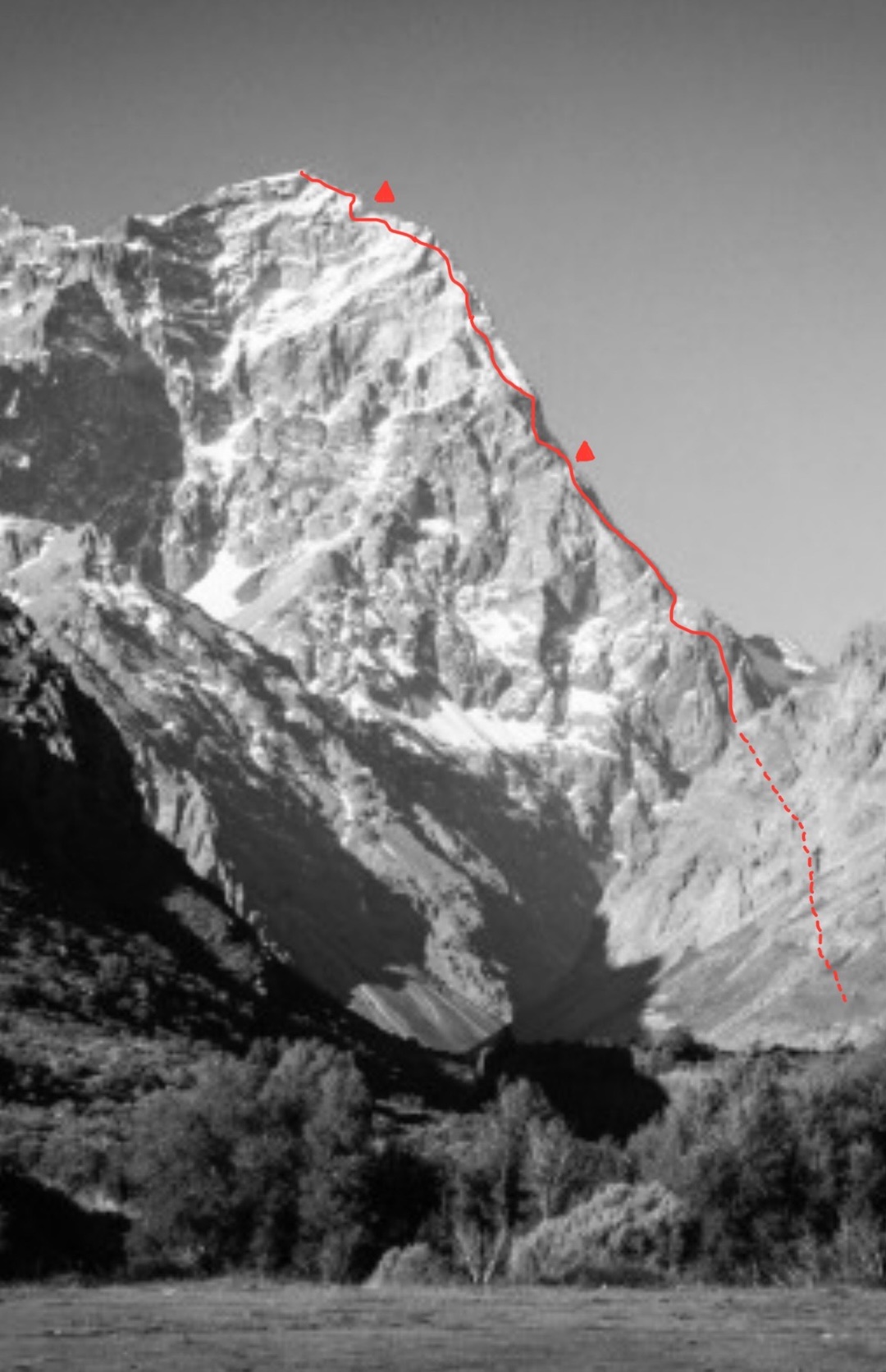 The line and bivouacs on the south ridge of Cerro El Brujo Sur.