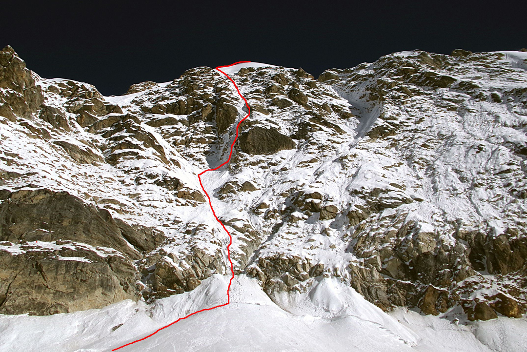 A foreshortened view of the 2025 route on the northwest face of Shershon (6,432m), seen from the approach. An old rappel anchor was seen at the end of the first pitch above the bergschrund.  Where the route traverses right into steeper terrain, the original line slanted up left on snow to reach the left skyline. 
