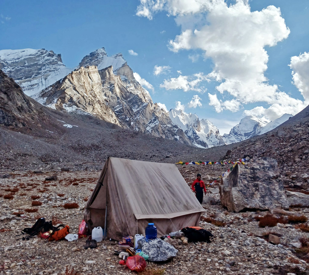 The Spanish base camp in the Denyai Tokpo, with Nochung Ri at top left, the two summits of Chorten Rigib directly above the tent, and higher peaks above the upper glacier behind. 