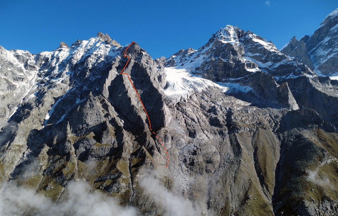 Seen from across the Duhangan Valley to the south is the line of Cúrcuma on Chupa Rustam. The ridge above leads to Peak 5,384m. 