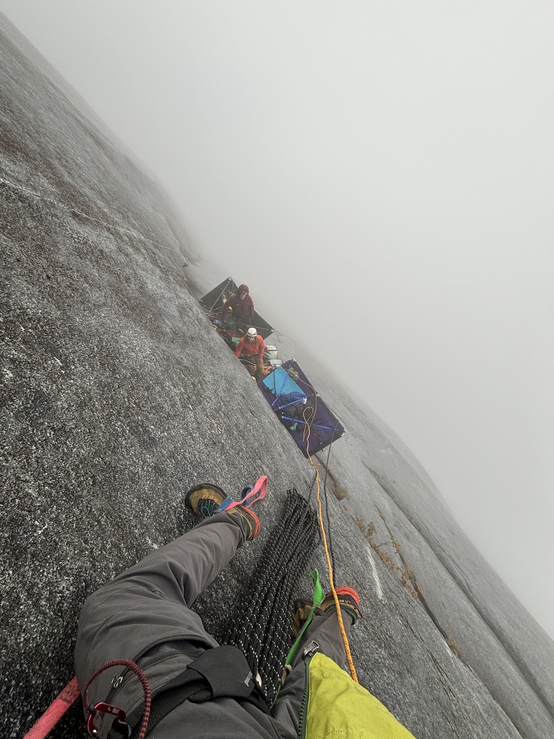 Cameron Jackson jugging the fixed lines out of Wing Camp in the clouds with more static rope to be used for fixing higher up. 