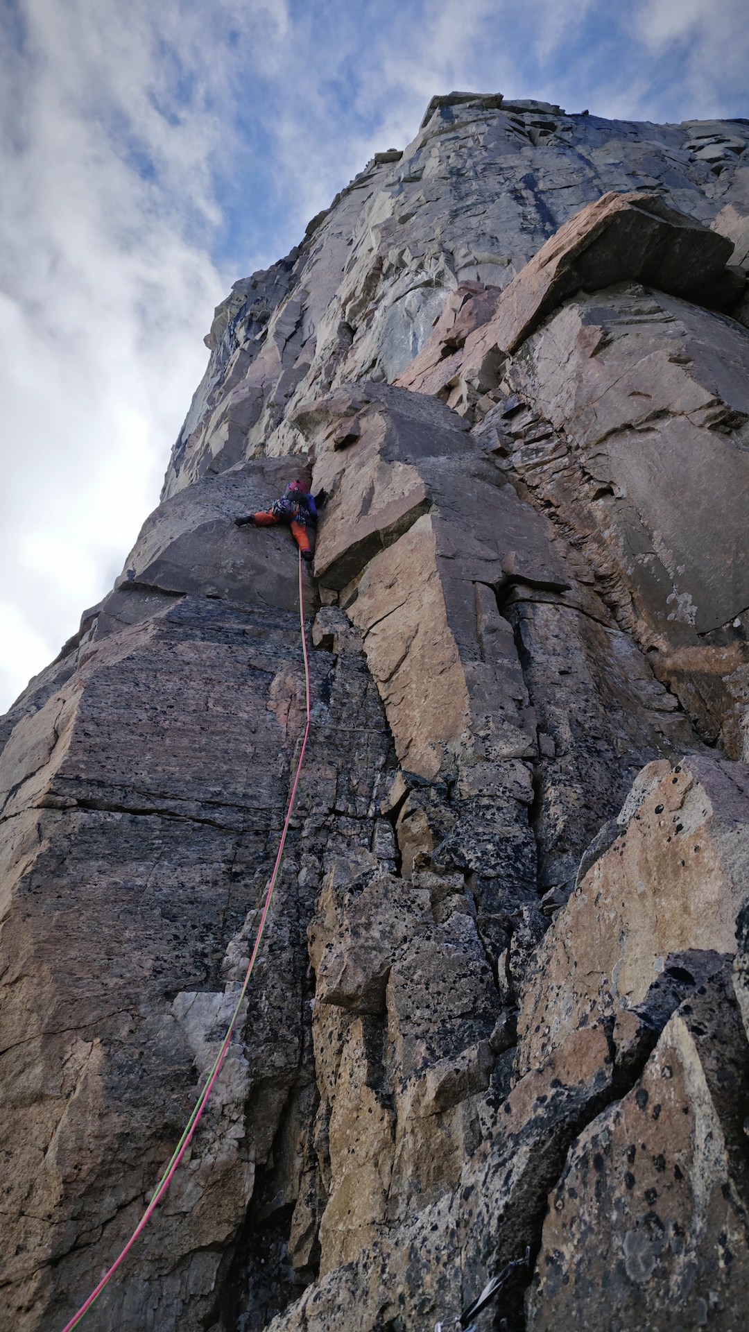 Violeta Sepúlveda leading the 5.10- second pitch on La Casa de Las Diosas (220m, 5.11+ C1), the first ascent of Mini-Asgard.