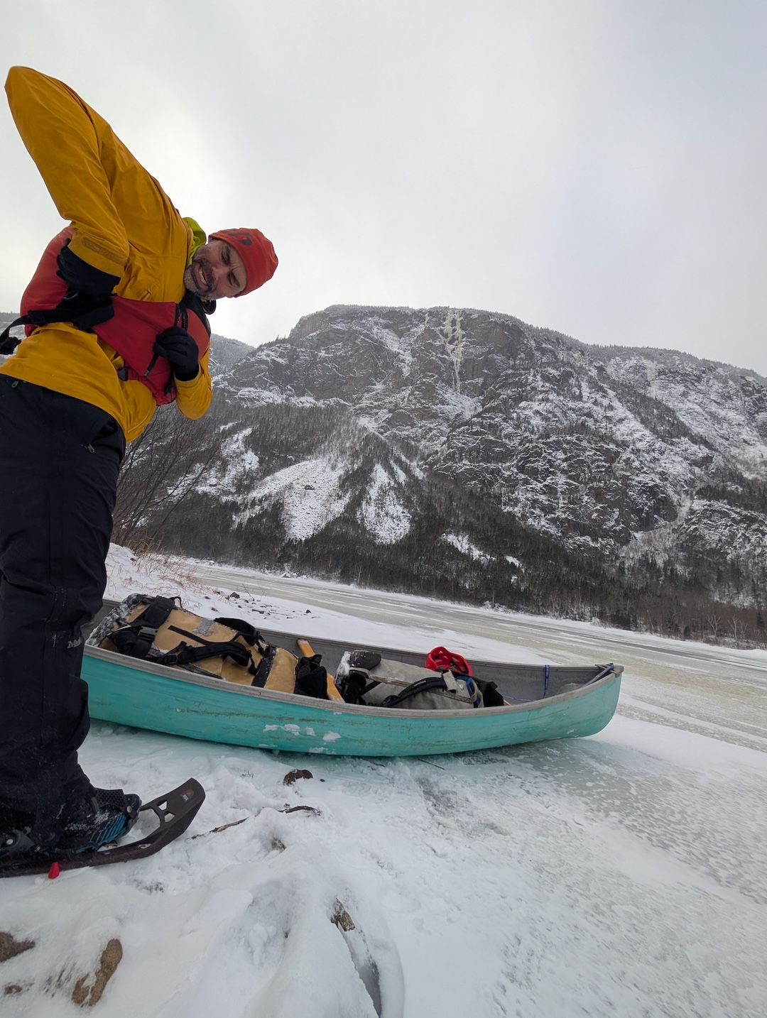 The approach to La Pomme d’Or in December required carrying a canoe to the Malbaie River to cross the thin ice safely. The new route, Les Chercheurs d’Or, went up the rock wall to the right of La Pomme d’Or, the most prominent ice line. 