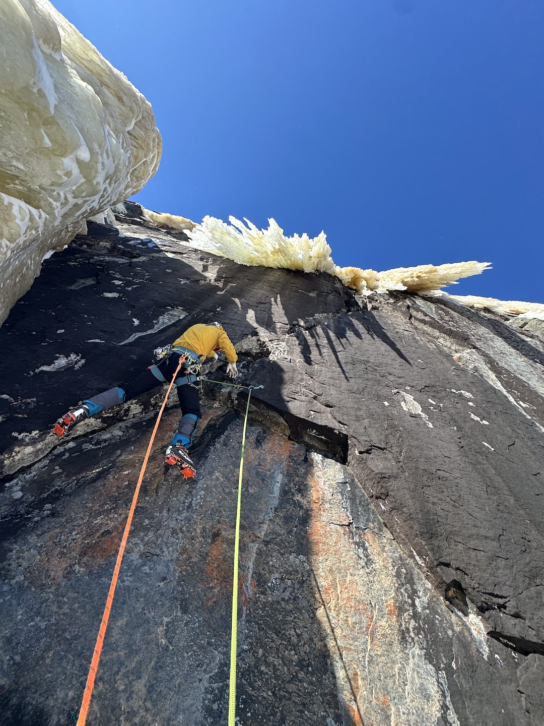 Frédéric Maltais attempting La Pomme d’Adam. Although Maltais top-roped the pitch cleanly on the pair’s first visit to the route, he had not redpointed it yet as of press time. 
