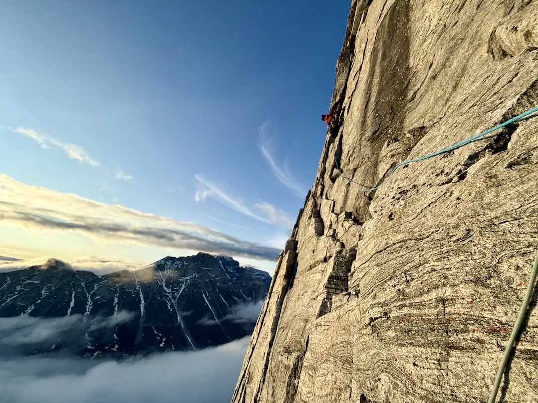 Heather Smallpage on pitch nine of Lemnos in the Clouds, heading toward flakes before a key tension traverse.