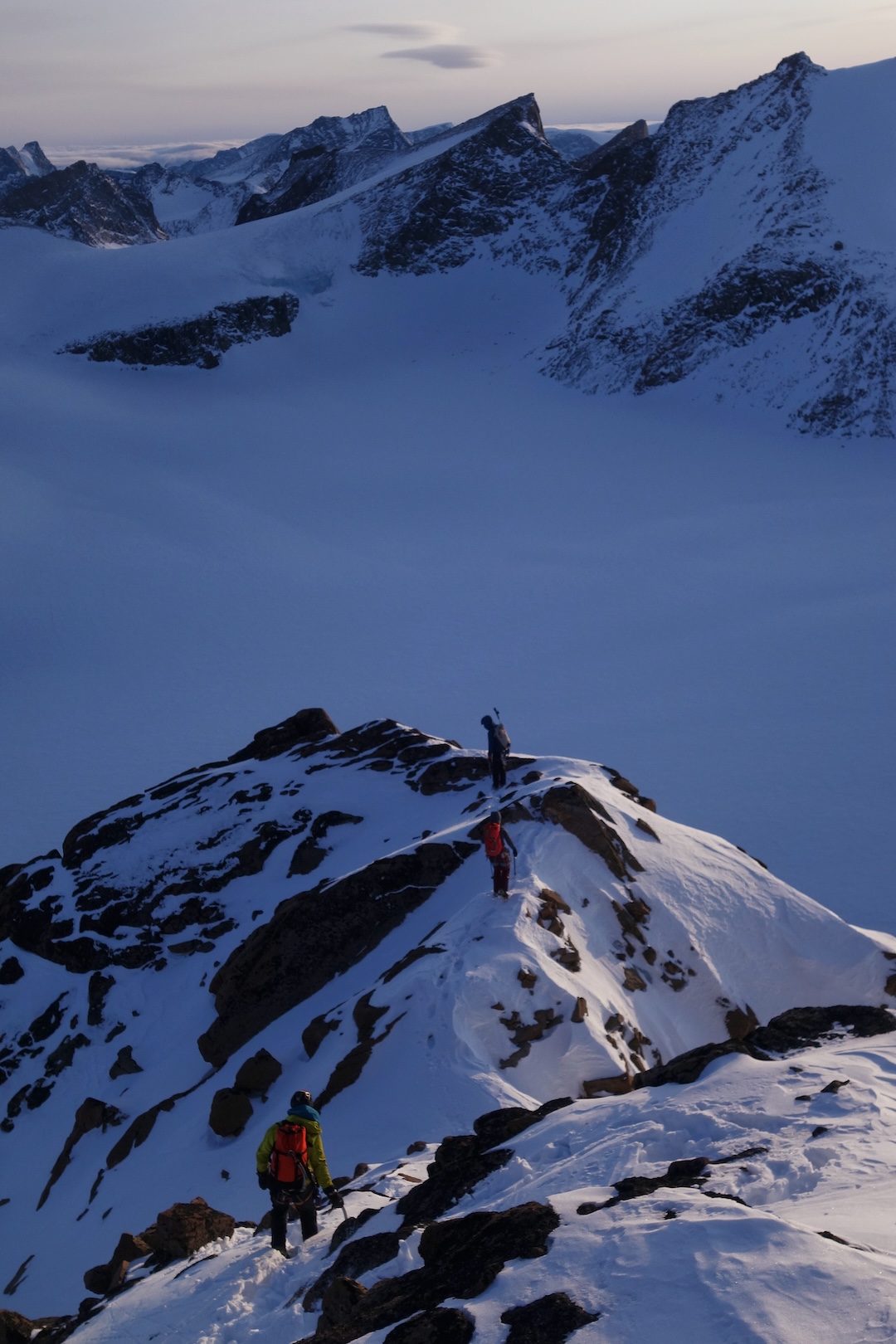 Descending off Minas Tirith (1,950m). 