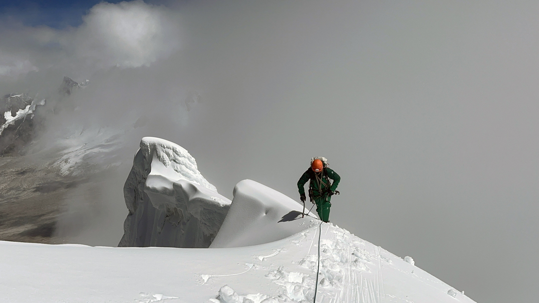 The last few steps before the summit of Sendho. 