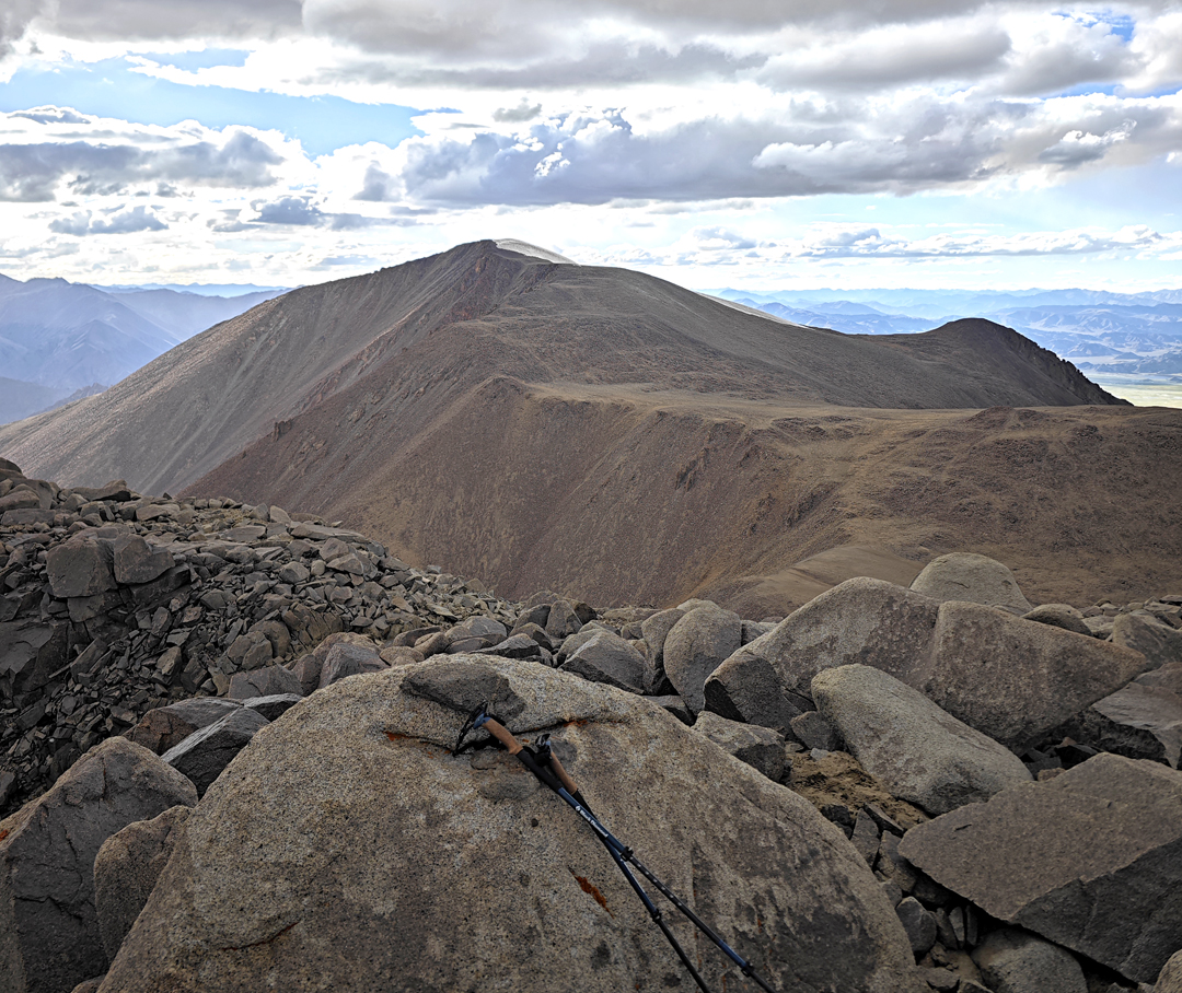 Looking northwest from the summit area of Lochari at Junmai Xuewai Kangri (6,223m), the highest peak in the group of largely dry mountains 20 to 25 kilometers south of Pangong Tso. The summit is around four kilometers away. This area is little documented, and it is not known whether the various high points have been ascended. 