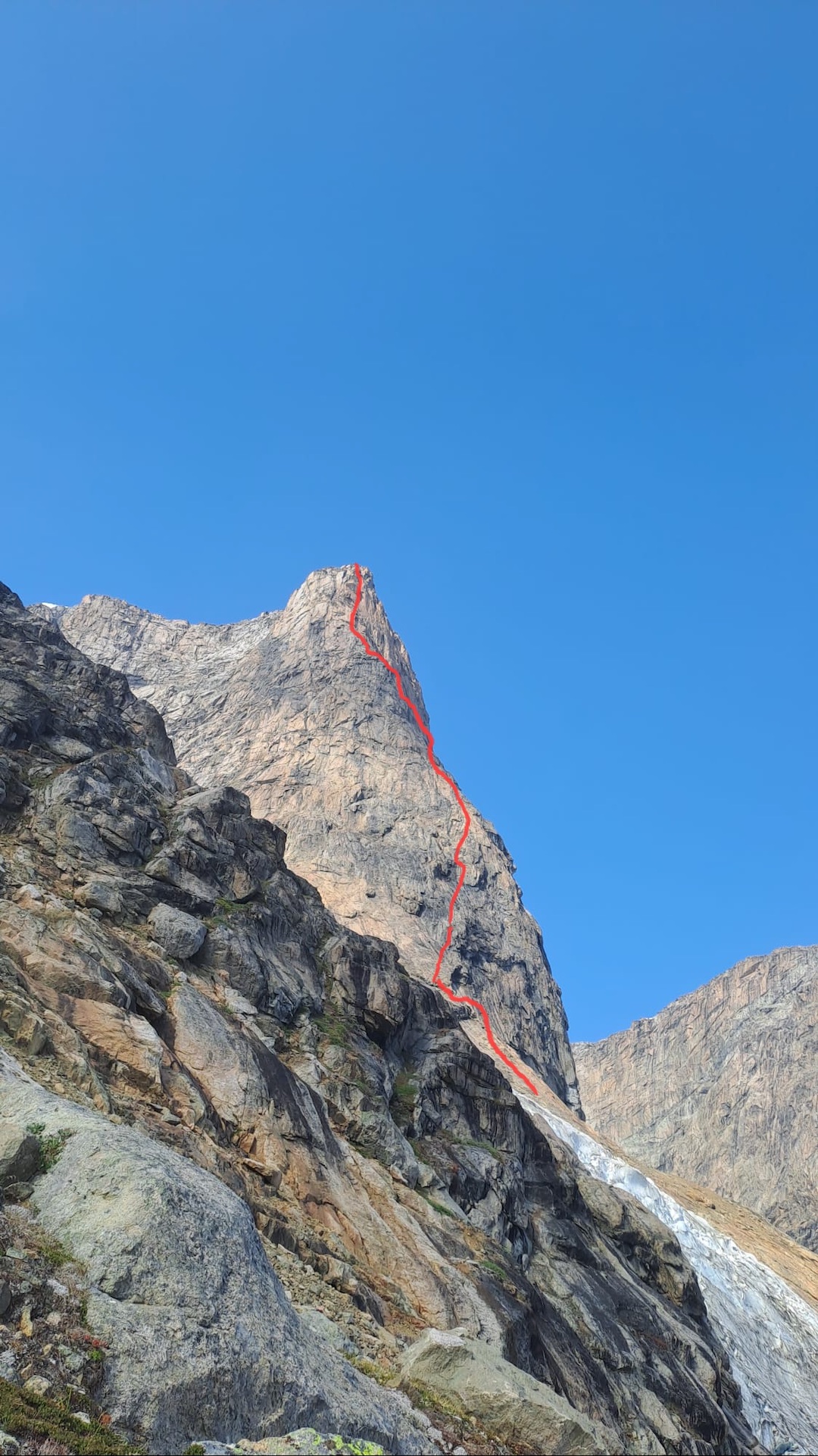 The Grossniklaus-Senf line on the southeast pillar of an unnamed peak above Mørkesund in the Skjoldungen area. 