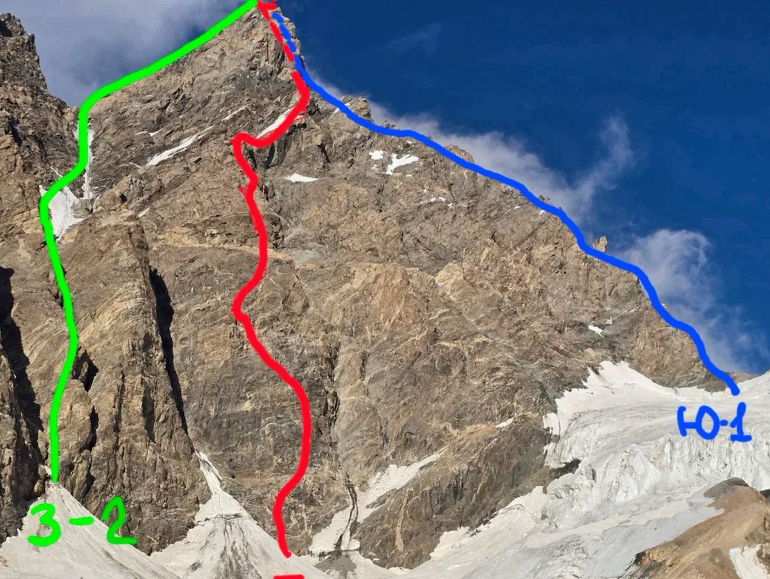 Three routes to the west summit of Mizhirgi (5,018m). Blue : the first ascent of the peak, climbed in 1934, by the south ridge (5A). Green : the west ridge, first climbed in 1936 and rated 4B. No new routes were recorded on the peak for the next 89 years. Red : A team consisting of Ivan Koblyakov, Ivan Kuchkin, and Alexander Sokolov completed this a new route up the center of the southwest buttress. 