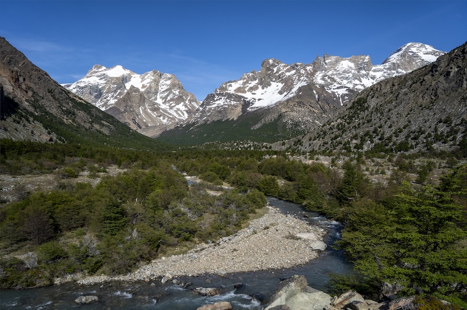 Crossing the Río Cóndor en route to Cerro Brechón (on the left). Cerro Mesón is on the right. 