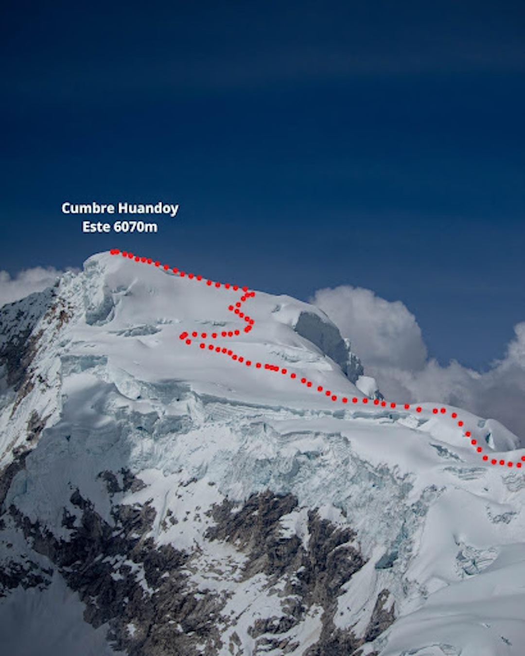 The route that Wilder Alva Chinchay and Diomedes Mojica followed up the north ridge of Huandoy Este, after climbing Sudor Peruanao on the northeast face.