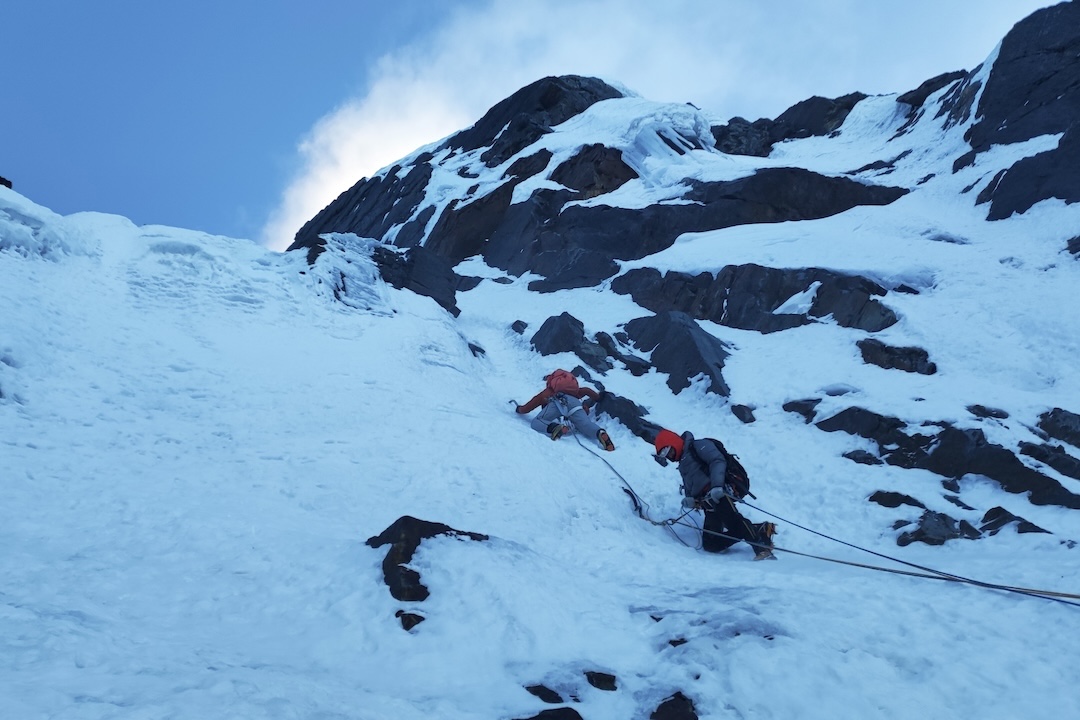 Nejc Cerkovnik leading first steeper pitch on Con Mucha Lechuga in good snow conditions. Matic Jezeršek
